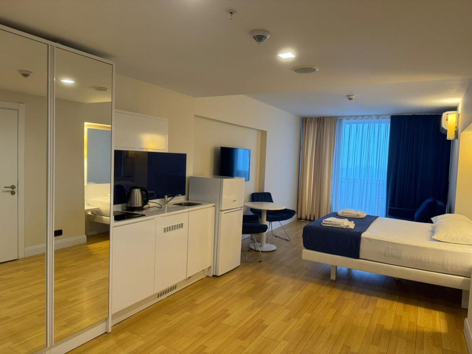 Lux Apart Hotel 555 Batumi Pokój zdjęcie