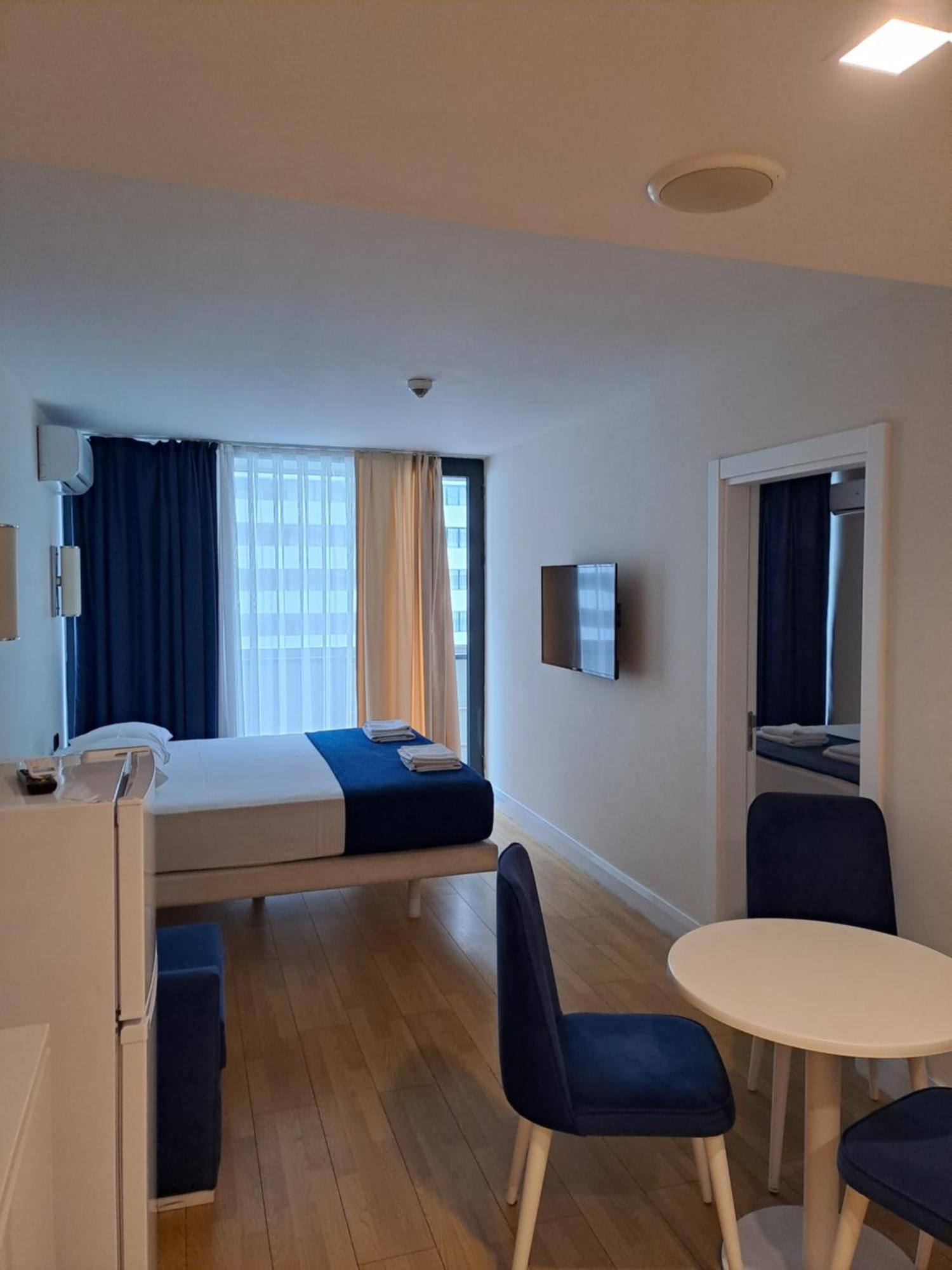 Lux Apart Hotel 555 Batumi Pokój zdjęcie