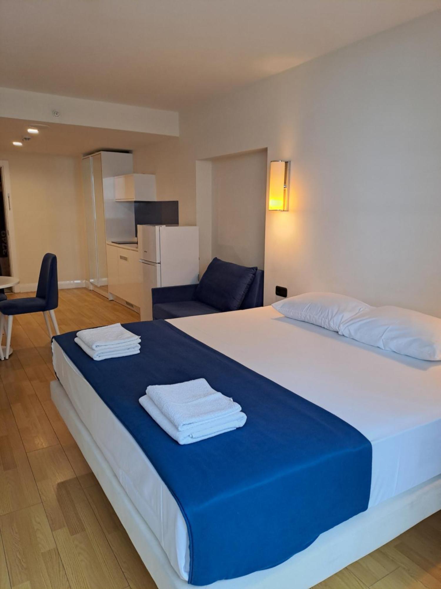Lux Apart Hotel 555 Batumi Pokój zdjęcie